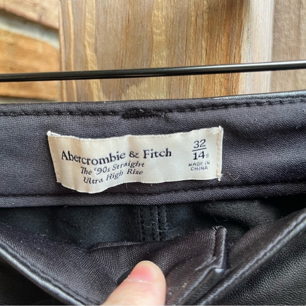 Abercrombie & Fitch Black High-Rise Faux Leather Pants - Picture 3 of 4
